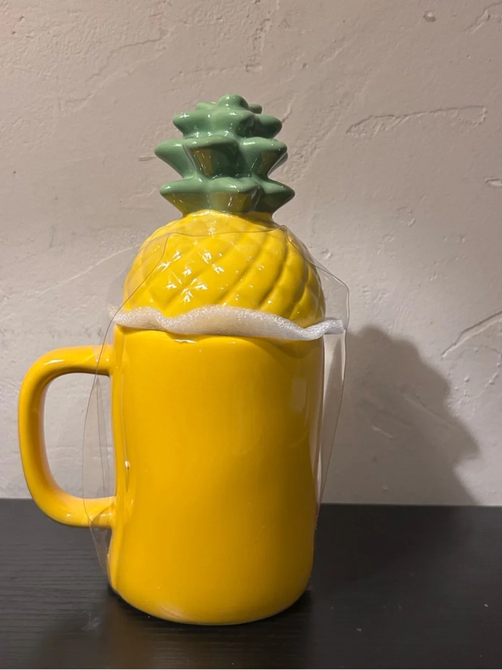 Rae Dunn Tropic Like Its Hot Yellow Ceramic Mug With Pineapple Lid NWTS - Picture 2 of 6
